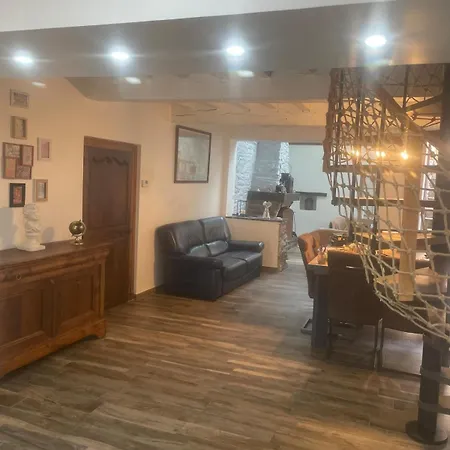 Charmante Maison De *